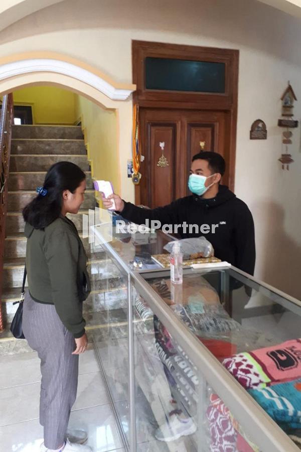 Bromo Indah Lestari Homestay Mitra Reddoorz Pasuruan Eksteriør bilde