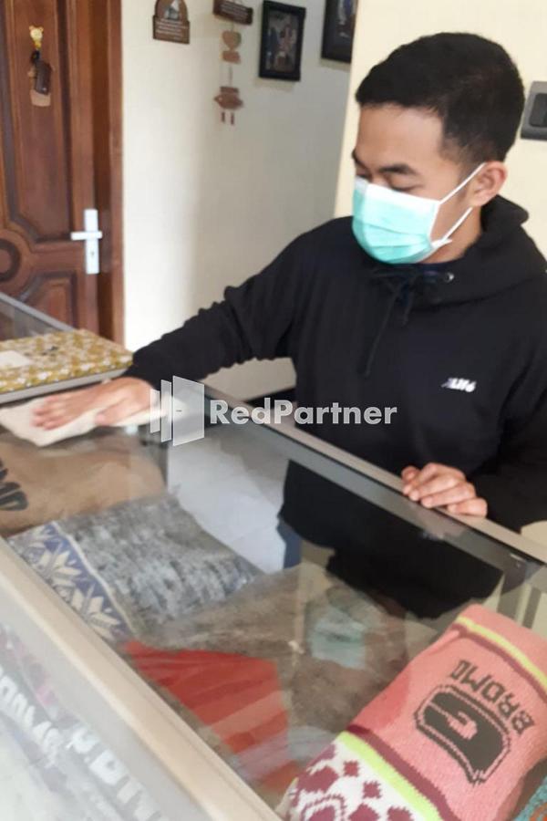 Bromo Indah Lestari Homestay Mitra Reddoorz Pasuruan Eksteriør bilde
