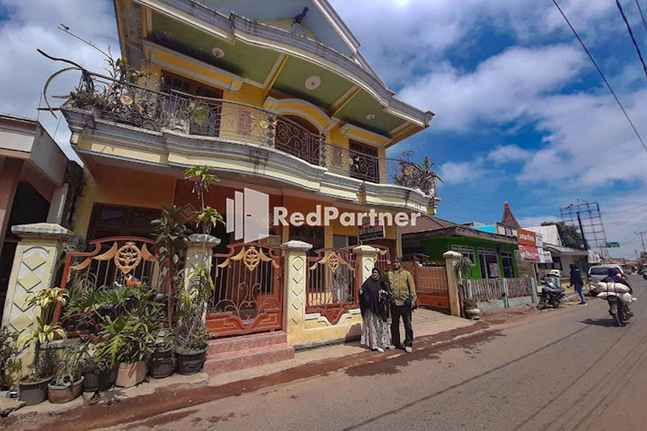 Bromo Indah Lestari Homestay Mitra Reddoorz Pasuruan Eksteriør bilde